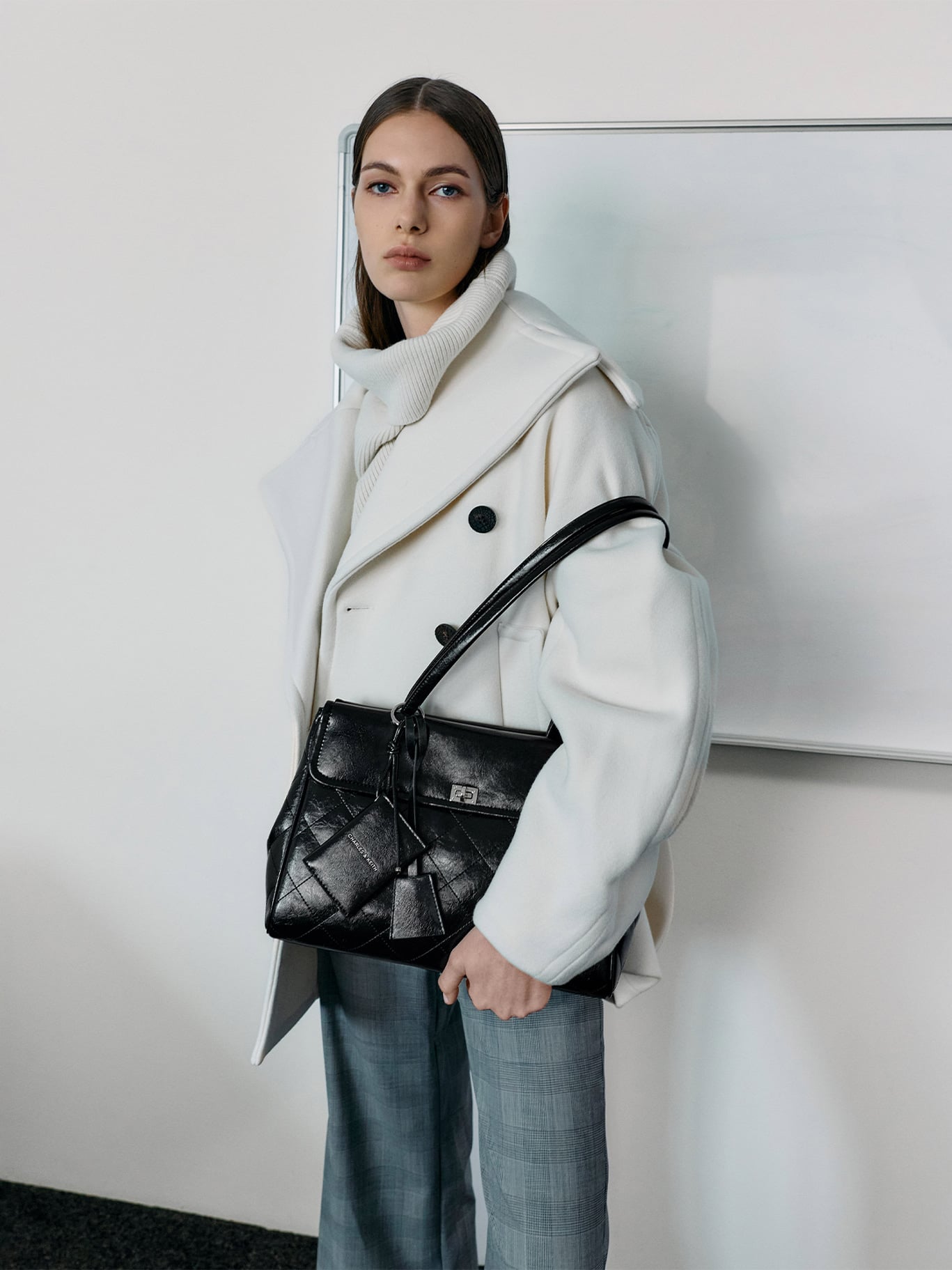 Noir XL Apfra Quilted Tote Bag - CHARLES & KEITH