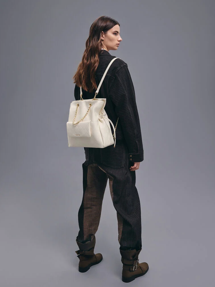 The Duo two-way backpack distributes weight evenly across both shoulders.