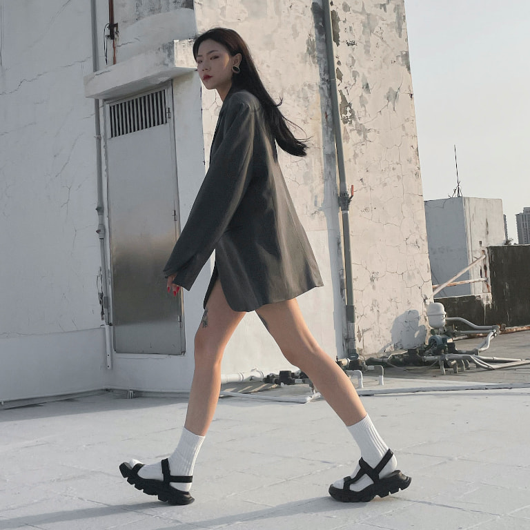 Women’s Grosgrain Sports Sandals in black, as seen on Lynn 藝琳 - CHARLES & KEITH