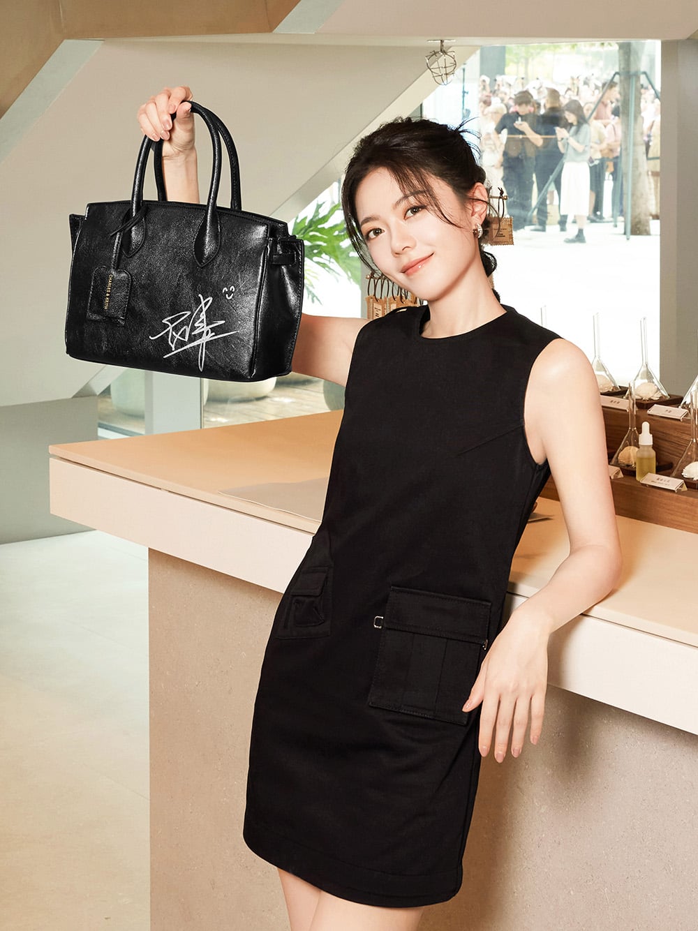 Women’s Ginevra tote bag with Zhao Jinmai’s autograph - CHARLES & KEITH