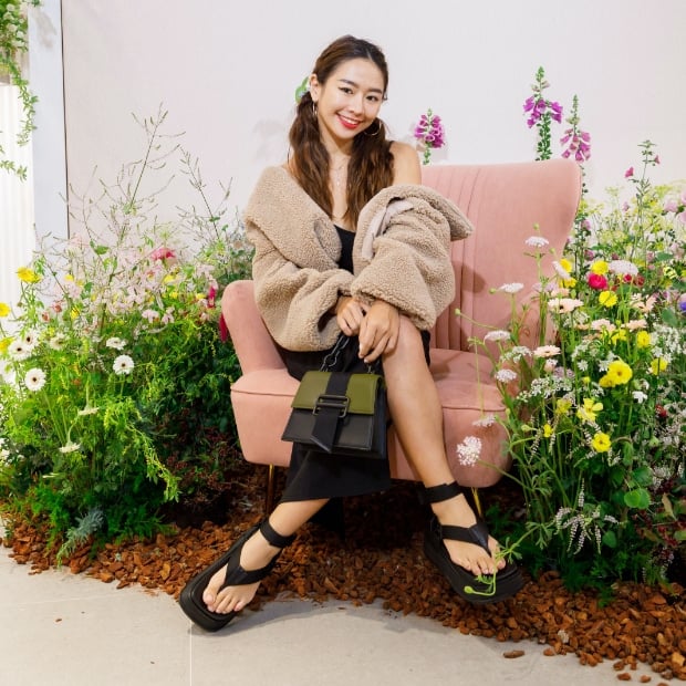 - CHARLES & KEITH