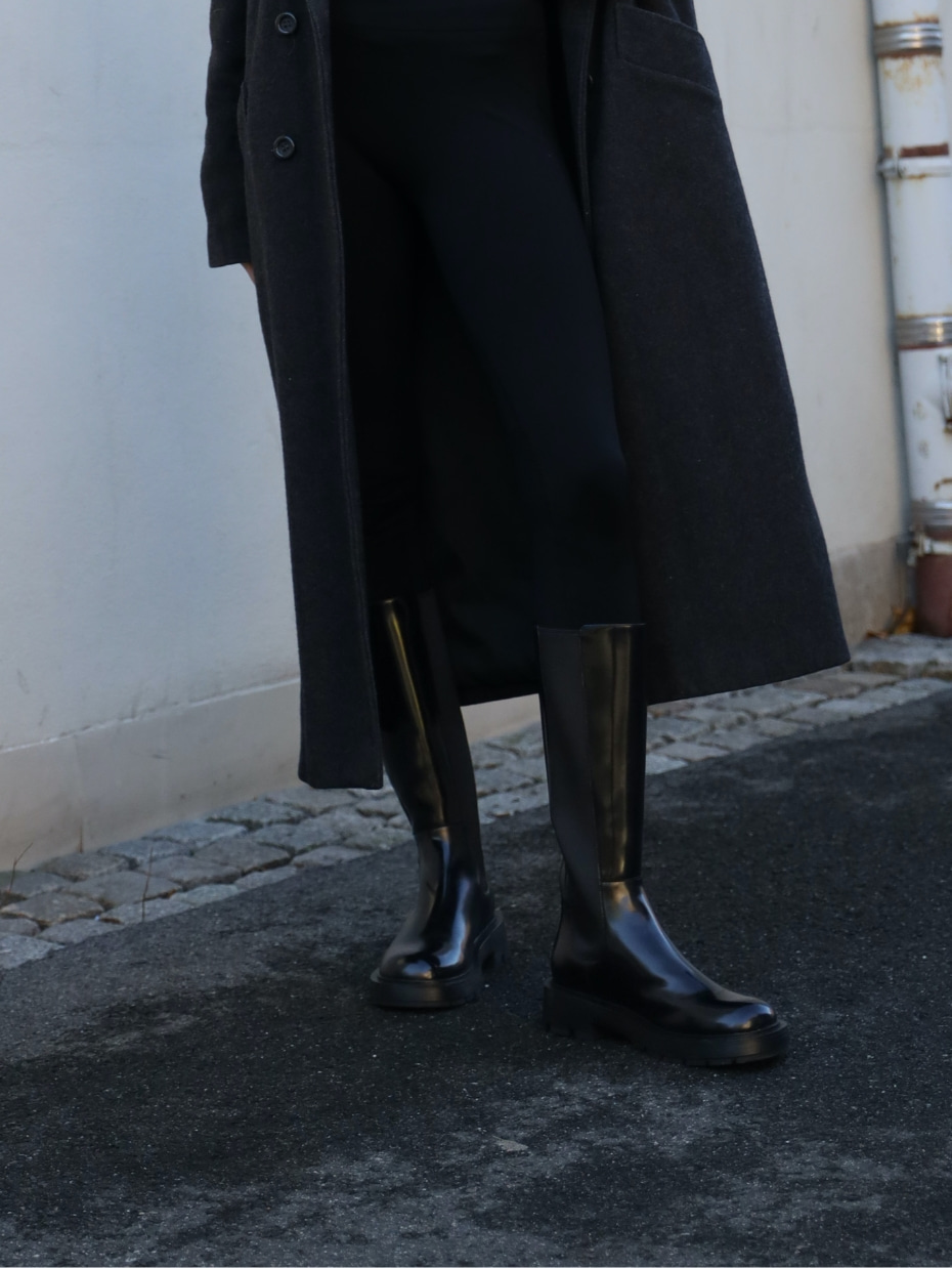 Zip-up Chelsea knee boots in black - CHARLES & KEITH