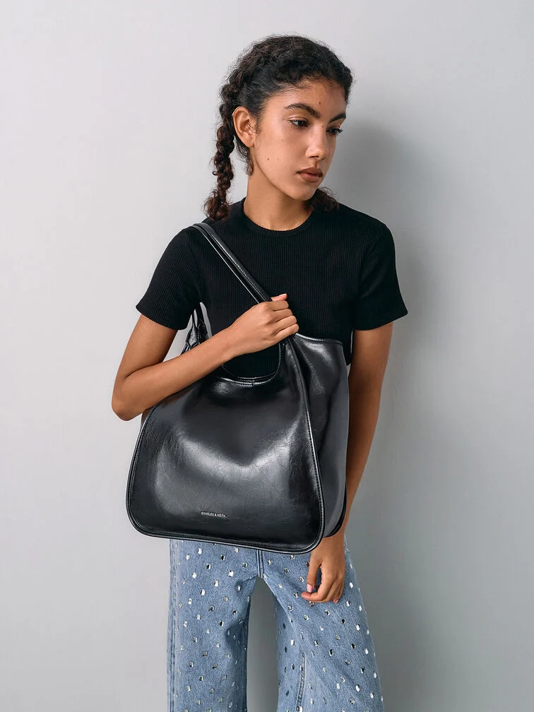 Women’s Sianna crinkle-effect slouchy tote bag in black - CHARLES & KEITH