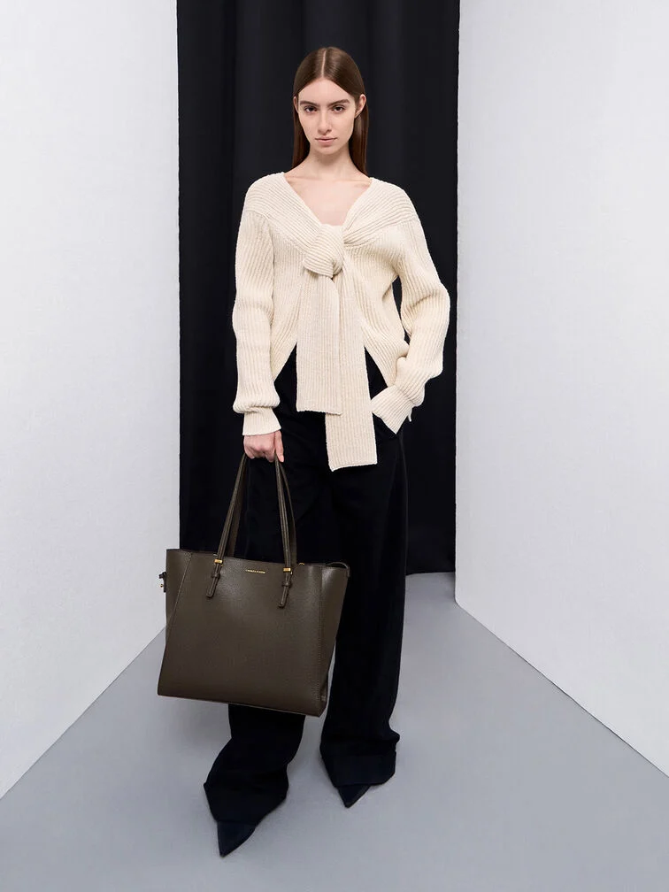Women’s Sansa tote bag, one of CHARLES & KEITH’s best-selling work bags.