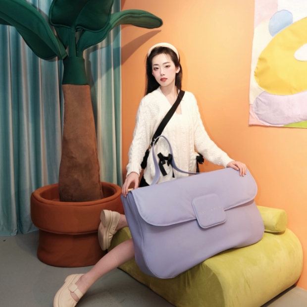  - CHARLES & KEITH