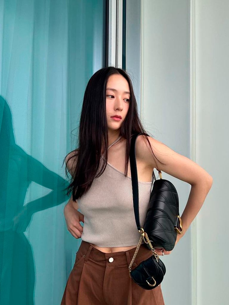 – CHARLES & KEITH