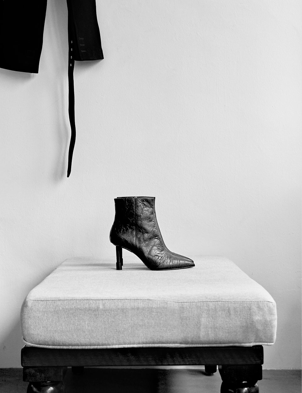 Women’s stiletto heel ankle boots in black – CHARLES & KEITH