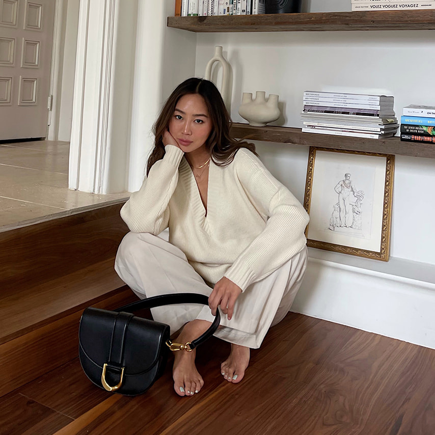 Aimee Song with our Gabine saddle bag in black – CHARLES & KEITH