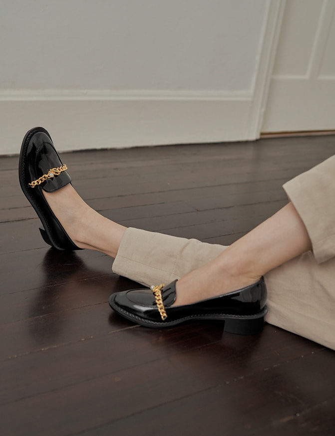 Women’s patent chain-link loafers – CHARLES & KEITH