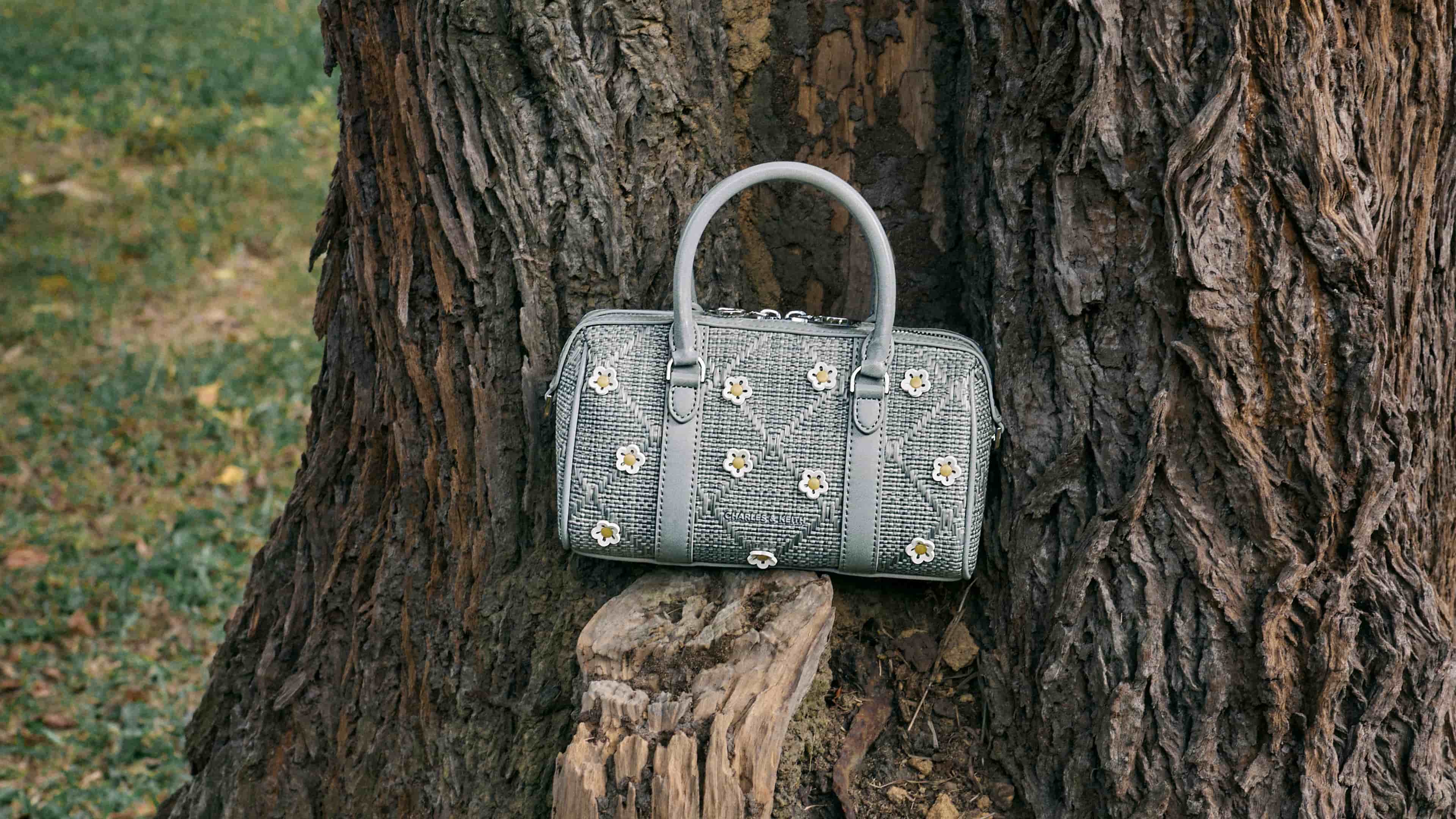 Women’s Philomena raffia flower bowling bag - CHARLES & KEITH