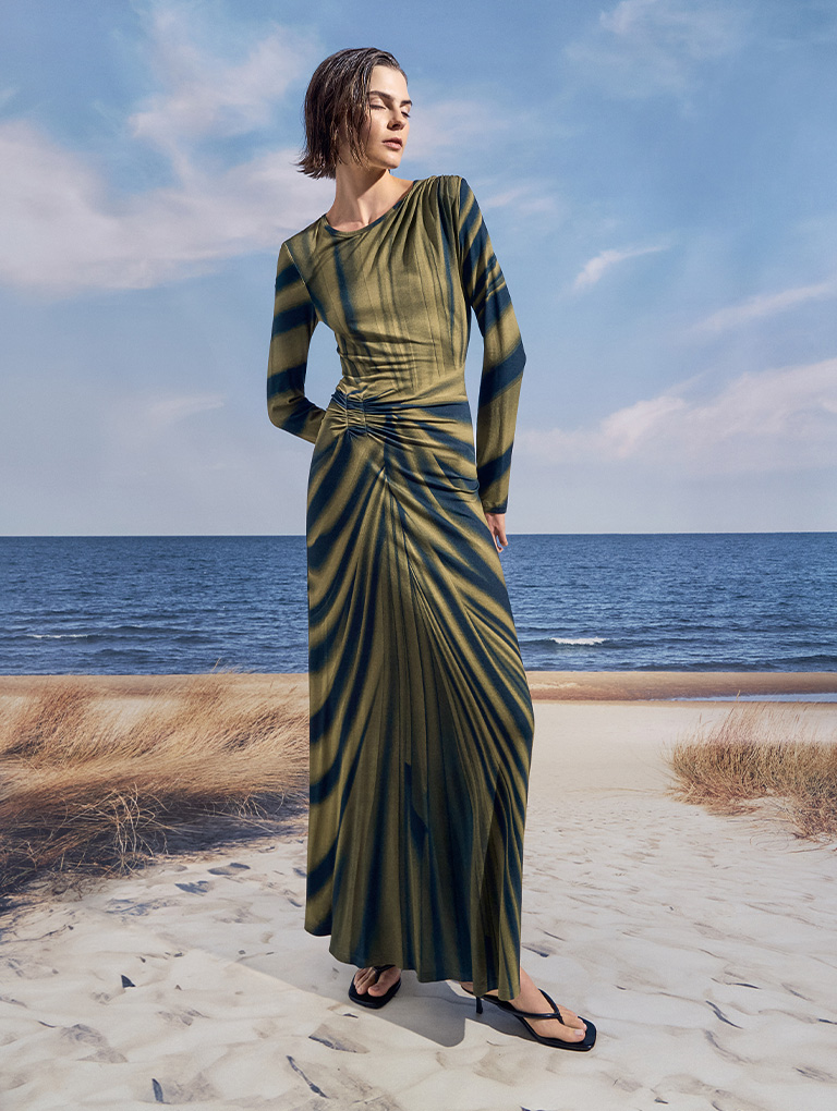 Women’s square-toe kitten-heel thong sandals in black – CHARLES & KEITH