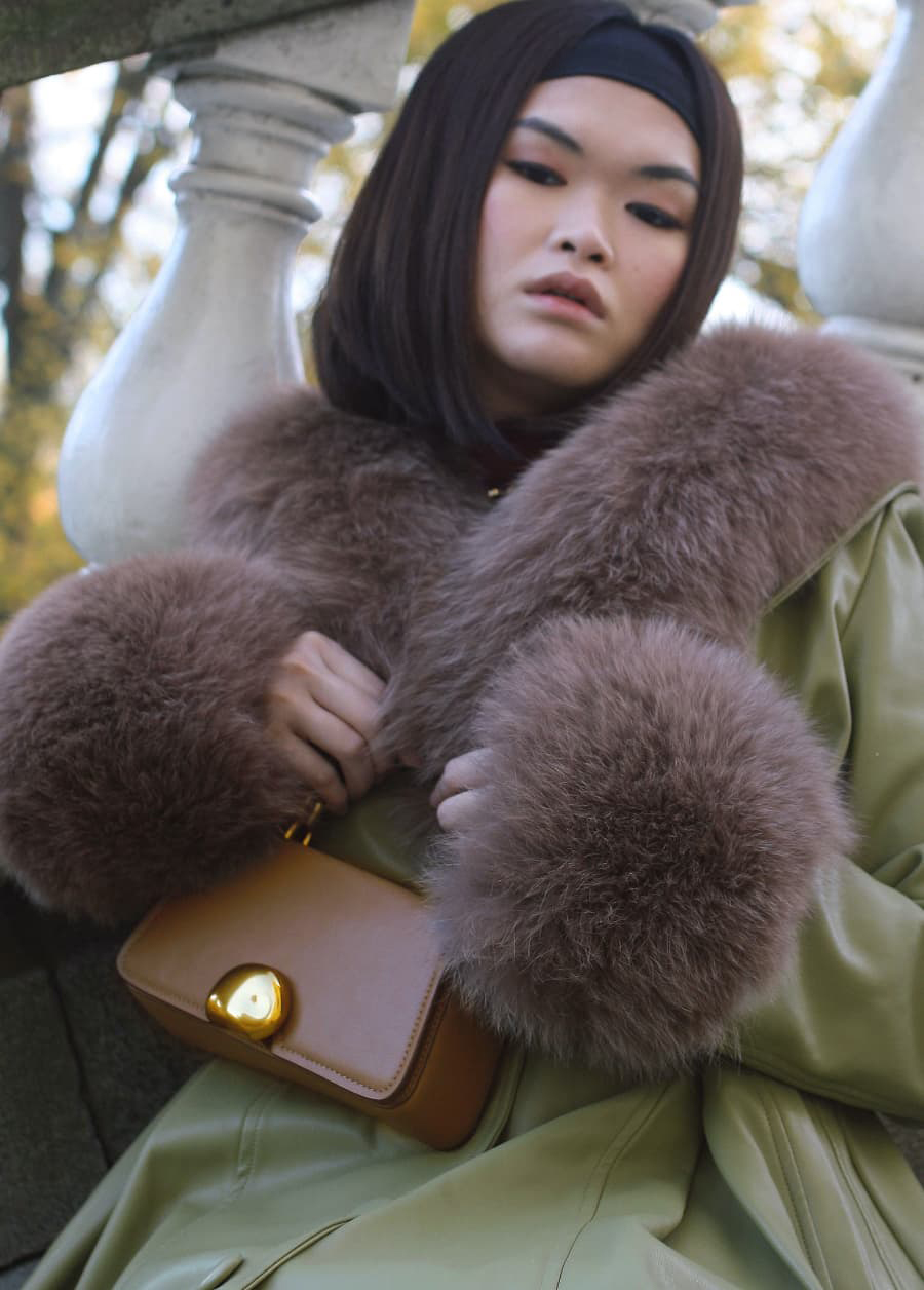 Women’s metallic accent trapeze shoulder bag – CHARLES & KEITH