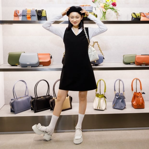 - CHARLES & KEITH