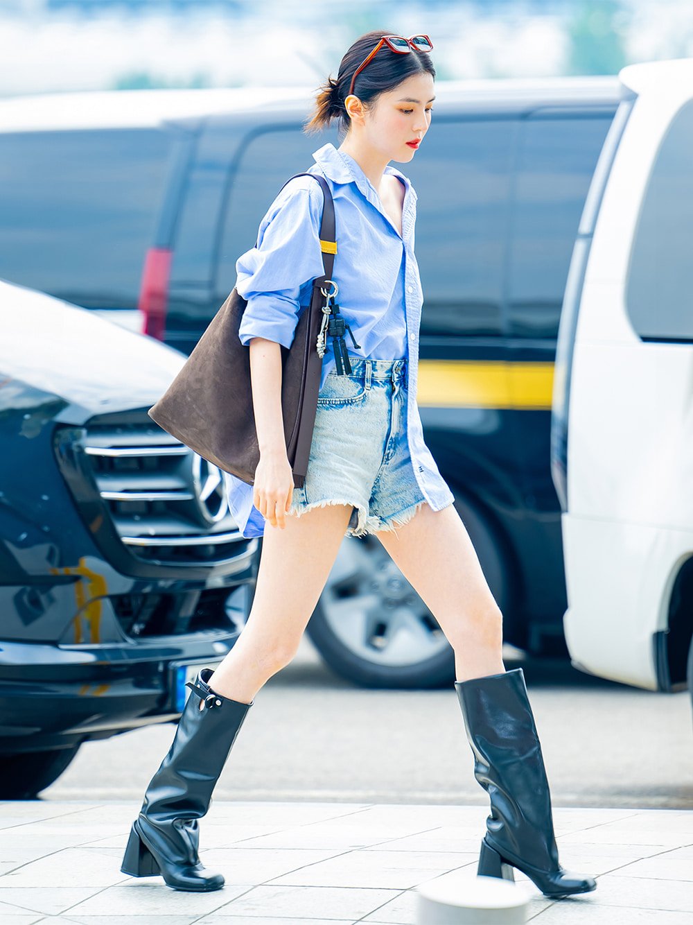 Women’s Edna suede hobo bag, Robbie knee-high boots, Ivette robot charm and beaded knot charm, as seen on Han So Hee - CHARLES & KEITH