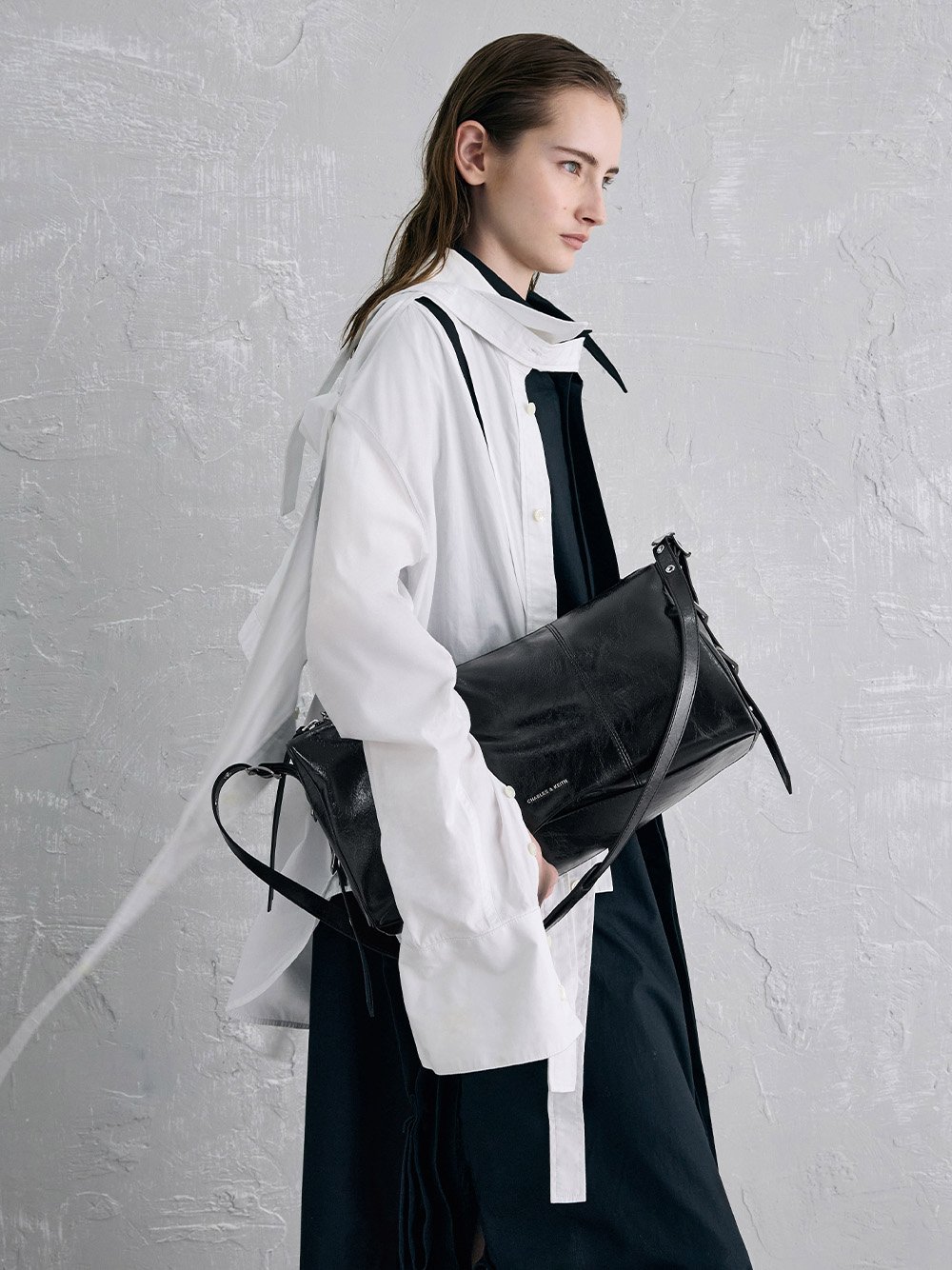 Women’s Bryna Curved Hobo Bag in noir - CHARLES & KEITH