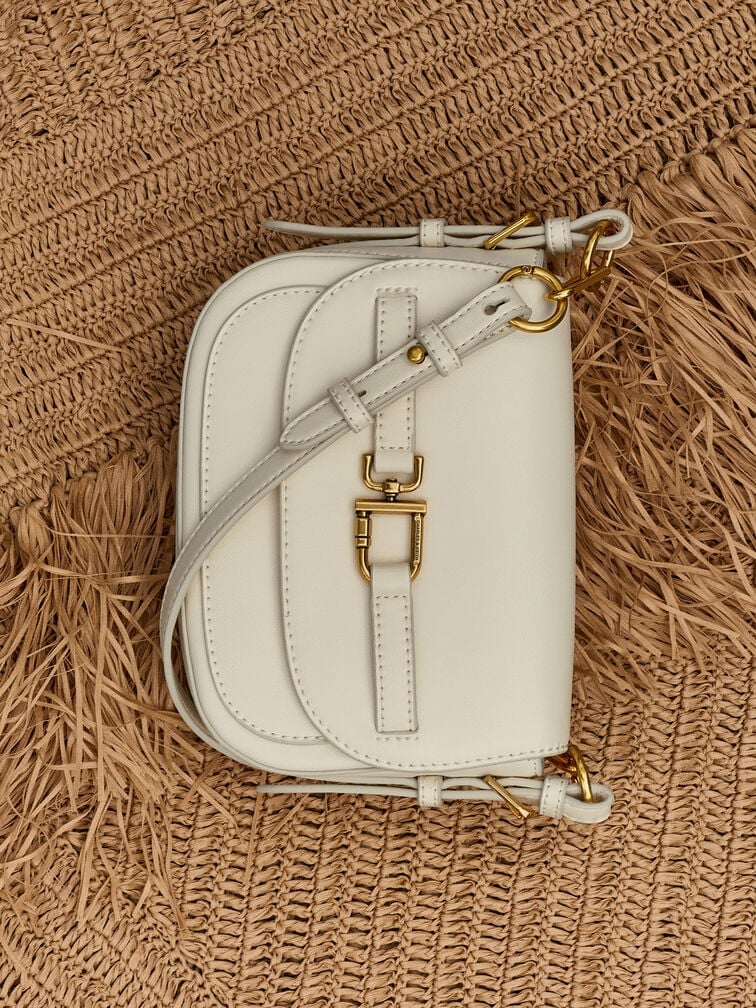 A saddle bag with the iconic D-shaped curved bottom silhouette.