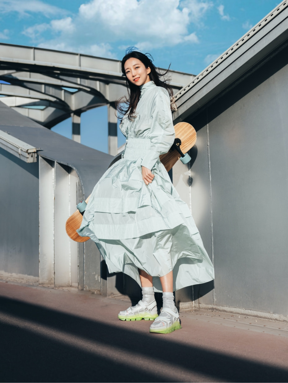 Women’s coloured translucent-sole chunky sports sandals in green, as seen on Ko Hyojoo - CHARLES & KEITH