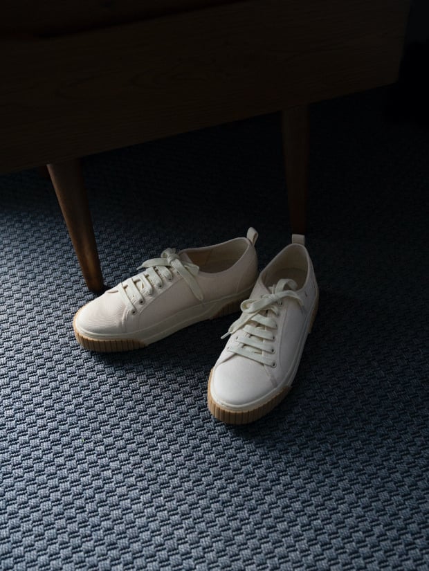 Women’s recycled cotton low-top sneakers in cream - CHARLES & KEITH