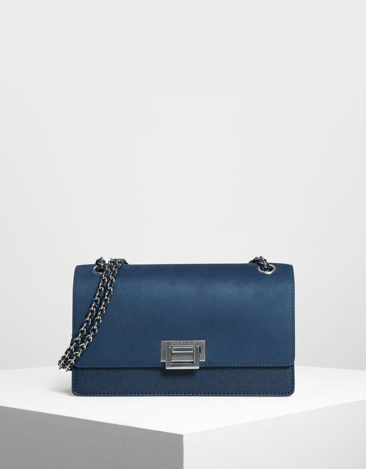 

Textured Chain Link Shoulder Bag, Blue