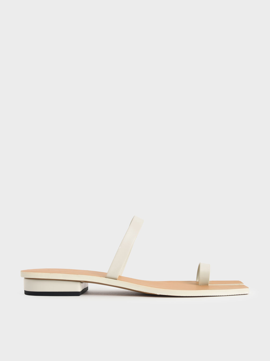 

Toe Ring Flat Sandals