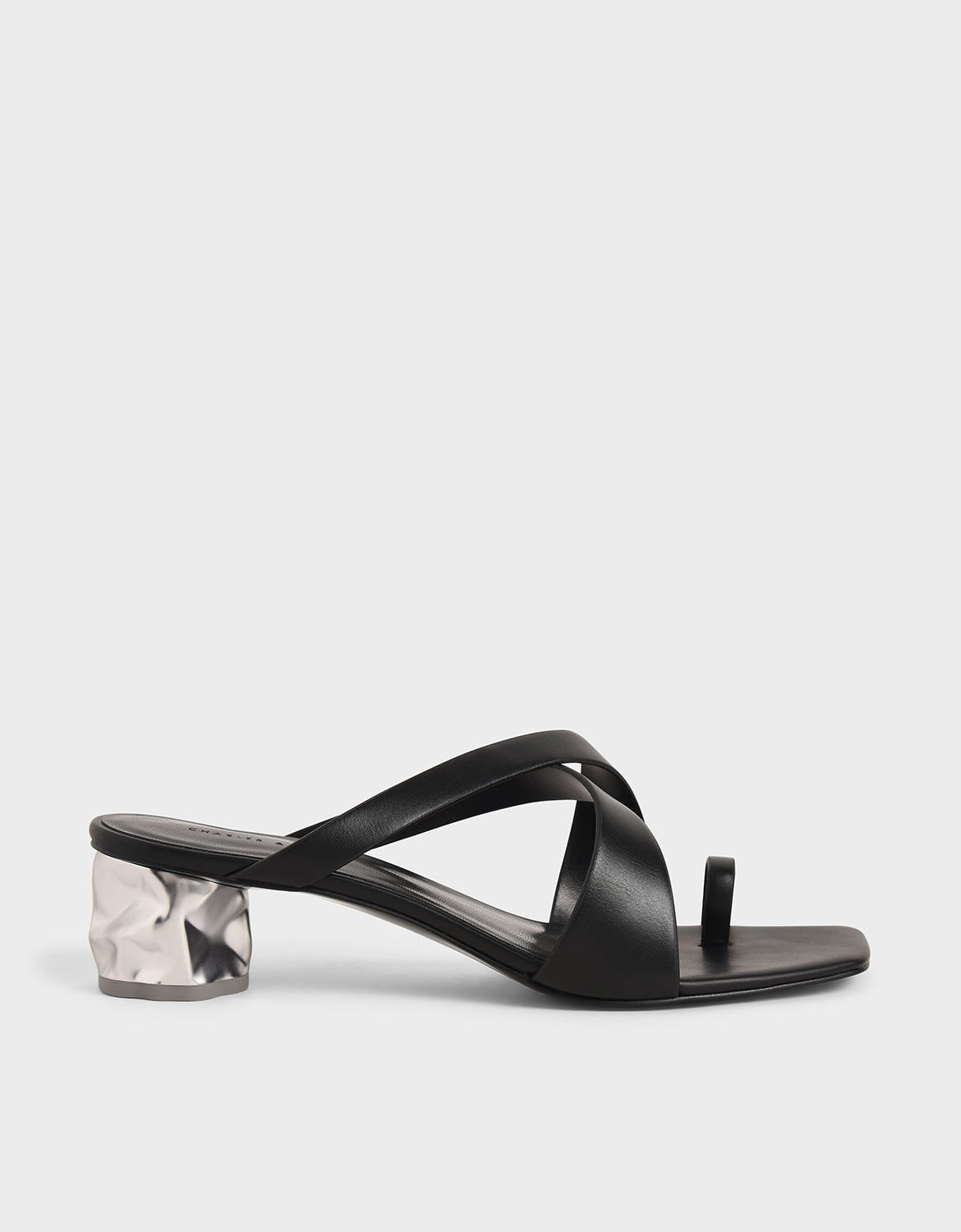 

Toe Loop Criss-Cross Sandals, Black
