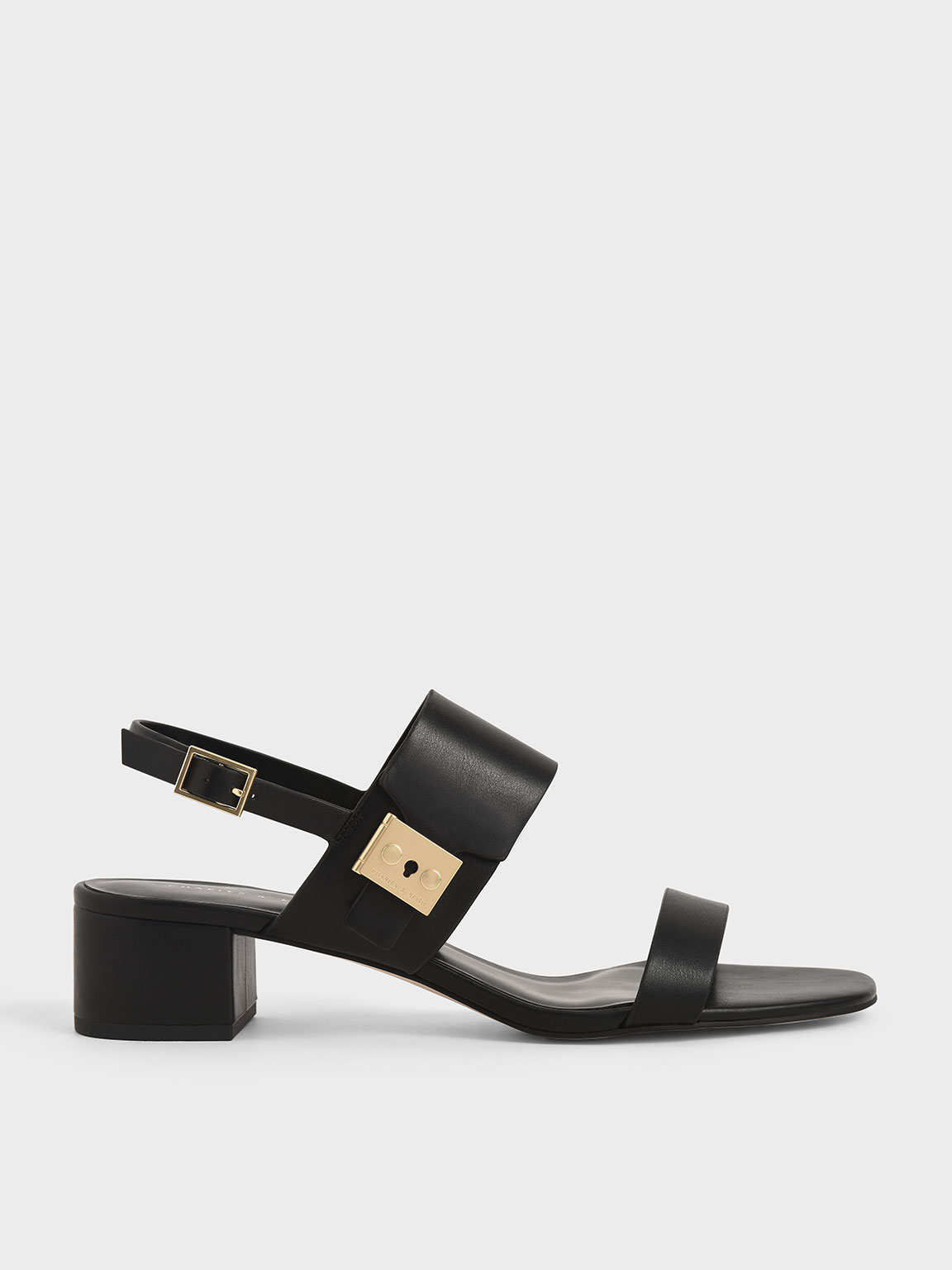 

Buckle Strap Sandals