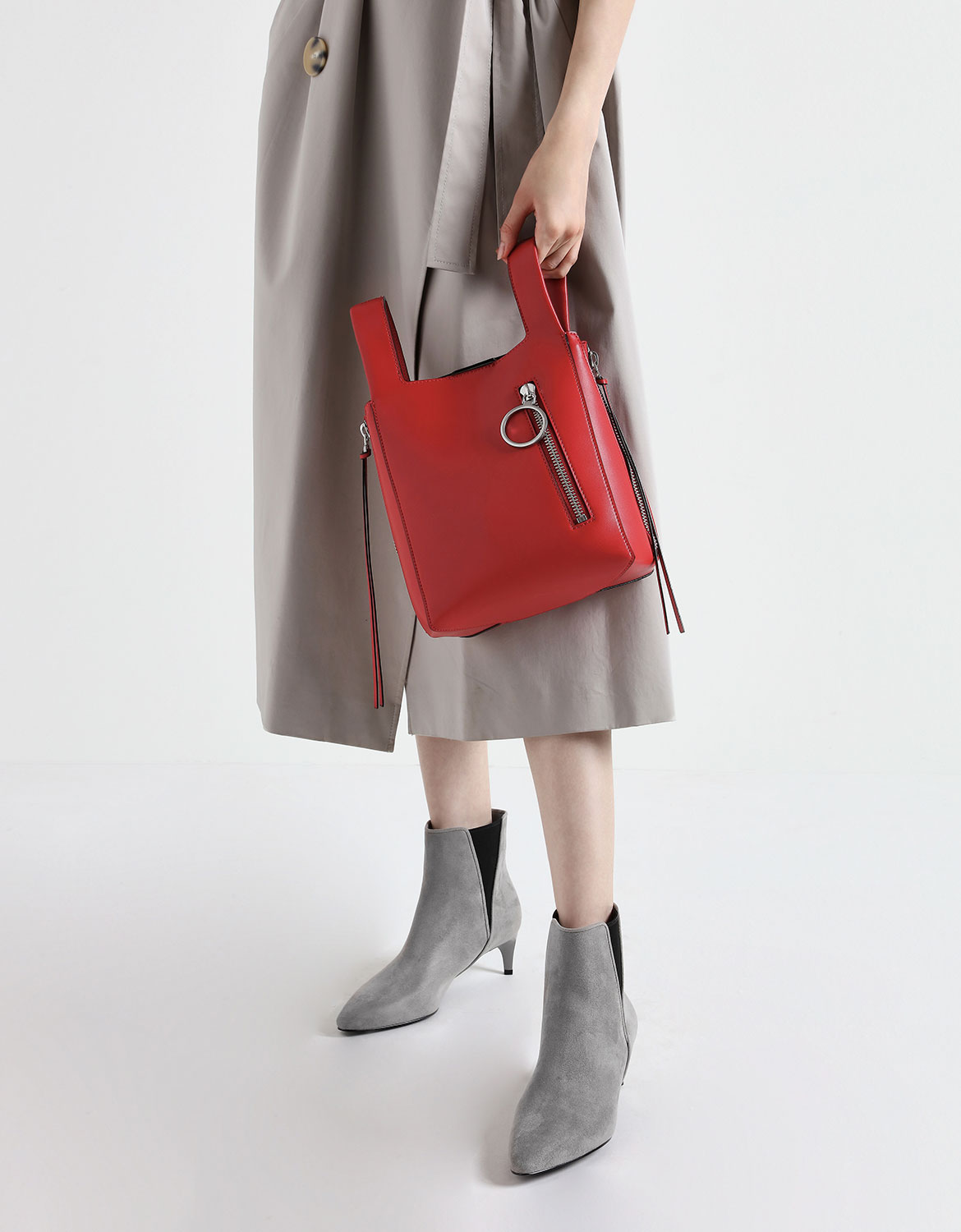 

Ring Zip Pocket Square Handle Trapeze Tote, Red
